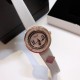伯爵-PIAGET POSSESSION 系列,全新高级珠宝系列,18K白金镶钻,旋转式表圈,镶嵌37颗圆型美钻,寓意着时来运转,富贵逼人,采用轻柔的缎面材质皮带,与钻石散发的耀眼光芒造型形成优雅对比。Piageet 以逾百年的奢华珠宝腕间闪耀之作铺镶满钻的字面 挑战美学工艺的界限 独特大胆的创意风格与凝练腕间的璀璨美学,正待 与您邂逅。尺寸29X6.8mm「MX实拍」 伯爵-PIAGET POSSESSION 系列,全新高级珠宝系列,18K白金镶钻,旋转式表圈,镶嵌37颗圆型美钻,寓意着时来运转,富贵逼人,采用轻柔的缎面材质皮带,与钻石散发的耀眼光芒造型形成优雅对比。Piageet 以逾百年的奢华珠宝腕间闪耀之作铺镶满钻的字面 挑战美学工艺的界限 独特大胆的创意风格与凝练腕间的璀璨美学,正待 与您邂逅。尺寸29X6.8mm「MX实拍」