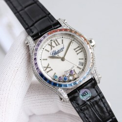萧邦新款chopard Happy Sport系列之彩钻腕表，以精钢搭配钻石，凝固刹那时刻，绽放隽永气质！精彩细节：1⃣️搭载与众不同的珍珠贝母字面，纹理和放射出来的光晕实属完美。2⃣️表盘搭配7颗快乐彩钻，采用施华洛世奇水晶，颗颗饱满闪烁！每一个颗的底座都是精雕细琢，以求实现正品钻珠那一致的旋转运动的效果！3⃣️壳套316L精钢表壳两侧均镶嵌顶级施华洛世奇水晶，颗颗火彩熠熠，色泽白净透亮4⃣️搭配海鸥2892机芯机械！AN Factory精品之作 时间总让人惊喜不断 您绝对值得拥有！欢迎您的品鉴！