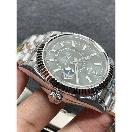 新配色 ROLEX 劳力士 纵航者型Sky-Dweller原装尺寸腹刻抄写 表耳钢印俱全 参数:搭载JP改9001机芯 振频:21800每小时 尺寸:42mm,夜光:超强冰蓝夜光! 新配色 ROLEX 劳力士 纵航者型Sky-Dweller原装尺寸腹刻抄写 表耳钢印俱全 参数:搭载JP改9001机芯 振频:21800每小时 尺寸:42mm,夜光:超强冰蓝夜光!