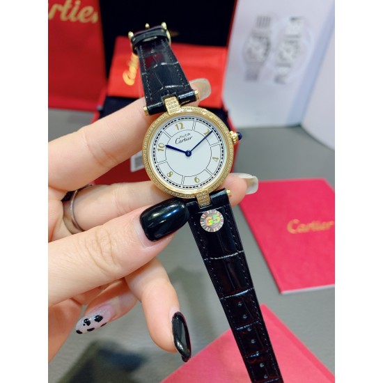 经典永不过时的Cartier卡地亚圆盘中古腕表YYDS❤️一只很复古情结的卡地亚mustbe它来了。30mm表盘大小刚刚好,优雅大方且不失气质的韵味,蓝宝石把头在阳光下依旧纯洁透亮闪耀✨设计大气且耐看,卡地亚罗马文字表盘复古时尚,设计大气且耐看,蓝宝石水晶镜面,表盘两头以简洁的T形金属衔接表带,采用意大利牛皮表带,压鳄鱼纹花色,双面皮透气好,中古美表不仅满满的vintage韵味,酷辣御姐或温柔甜姐都可驾驭的加分款 经典永不过时的Cartier卡地亚圆盘中古腕表YYDS❤️一只很复古情结的卡地亚mustbe它来了。30mm表盘大小刚刚好,优雅大方且不失气质的韵味,蓝宝石把头在阳光下依旧纯洁透亮闪耀✨设计大气且耐看,卡地亚罗马文字表盘复古时尚,设计大气且耐看,蓝宝石水晶镜面,表盘两头以简洁的T形金属衔接表带,采用意大利牛皮表带,压鳄鱼纹花色,双面皮透气好,中古美表不仅满满的vintage韵味,酷辣御姐或温柔甜姐都可驾驭的加分款
