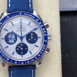 OMEGA 欧米茄 超霸系列！310.32.42.50.02.001“满配版”史努比50周年纪念腕表本次V4版本具体升级如下：1：表壳两侧的倒角以及拉丝打磨均做到和原版一致。2：圈口的陶瓷圈做工颜色均跟原版一致。3：机芯采用3861手动上链跟原版一致，机芯经过多方面升级改良比之前更加稳定。4：此次钢带款是按照国外官网原版开模打造，真正做到1比1对版。5：附带至臻天文台认证卡，同步感应直达官网对应表款！N1出品、带你进入最完美史努比太空遨游！