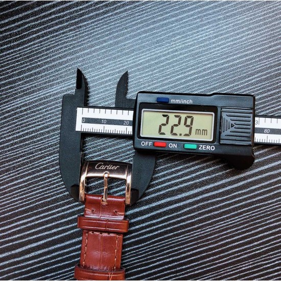 卡地亚 Cartier K19 精品男士腕表,经典大三针设计,尊贵大气,绅士风范,卓越品质,热卖全城。采用进口西铁城机械机芯(零返修),顶级316精钢表壳,进口小牛皮表带,矿物质超强镜面,尺寸40*12 三杰精致推荐男士机械腕表 SJ为你精心挑选超真实实物图拍摄 卡地亚 Cartier K19 精品男士腕表,经典大三针设计,尊贵大气,绅士风范,卓越品质,热卖全城。采用进口西铁城机械机芯(零返修),顶级316精钢表壳,进口小牛皮表带,矿物质超强镜面,尺寸40*12 三杰精致推荐男士机械腕表 SJ为你精心挑选超真实实物图拍摄