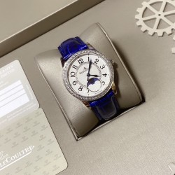 实拍 v18出品 狠货来袭 石英最高版本积家 约会大师系列  最新日月星辰  烤蓝针 表盘：立体太阳纹路、镶钻表盘、台湾厂立体数字真！太阳月亮浮现出立体效果！壳套：珠宝镶钻表壳、316L精钢、深度防水！玻璃：采用蓝宝石水晶表镜针：瑞士进口烤蓝色针表带：美洲鳄鱼皮表带尺寸：直径33mm，厚度8.5mm机芯：瑞士进口机芯瑞士质量保证零0⃣️返修 深度防水！