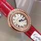 实拍 Cartier HYPNOSE系列腕表卡地亚椭圆双环交叠,演绎卡地亚柔美细腻的标志性风格。腕表灵动深邃,玫瑰金表壳镶嵌明亮式切割圆钻,太阳纹放射效果的表盘与剑形蓝钢指针,搭配鳄鱼皮带 典雅又唯美,再随机配送一条牛皮 30*26mm小号表款,搭配瑞士石英机芯,非常适合女性佩戴。 实拍 Cartier HYPNOSE系列腕表卡地亚椭圆双环交叠,演绎卡地亚柔美细腻的标志性风格。腕表灵动深邃,玫瑰金表壳镶嵌明亮式切割圆钻,太阳纹放射效果的表盘与剑形蓝钢指针,搭配鳄鱼皮带 典雅又唯美,再随机配送一条牛皮 30*26mm小号表款,搭配瑞士石英机芯,非常适合女性佩戴。