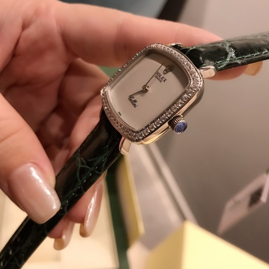 最新劳力士Rolex采用知名经典的设计将它重新呈现,品牌的三方联名创造了一个独特的系列,同时满足了手表和街头爱好者的高要求。尺寸3228mm 进口意大利小牛皮带,腕间流年,诠释你的美,就是如此简单! 最新劳力士Rolex采用知名经典的设计将它重新呈现,品牌的三方联名创造了一个独特的系列,同时满足了手表和街头爱好者的高要求。尺寸3228mm 进口意大利小牛皮带,腕间流年,诠释你的美,就是如此简单!
