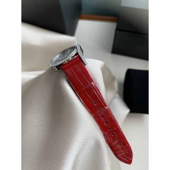 还是质感细节,超伯爵69Limelight Gala腕表超级版,正品级、腕表尺寸32mm运用一流的壳套打磨工艺,诠释伯爵优雅气质。.采用定制版瑞士石英机芯,续航给力,走时稳健,零返修。镶饰60颗明亮式切割钻(约0.92克拉)。表扣镶饰单颗明亮式切割施华洛世奇水钻(约0.01克拉)动人线条衬托优雅气质 还是质感细节,超伯爵69Limelight Gala腕表超级版,正品级、腕表尺寸32mm运用一流的壳套打磨工艺,诠释伯爵优雅气质。.采用定制版瑞士石英机芯,续航给力,走时稳健,零返修。镶饰60颗明亮式切割钻(约0.92克拉)。表扣镶饰单颗明亮式切割施华洛世奇水钻(约0.01克拉)动人线条衬托优雅气质