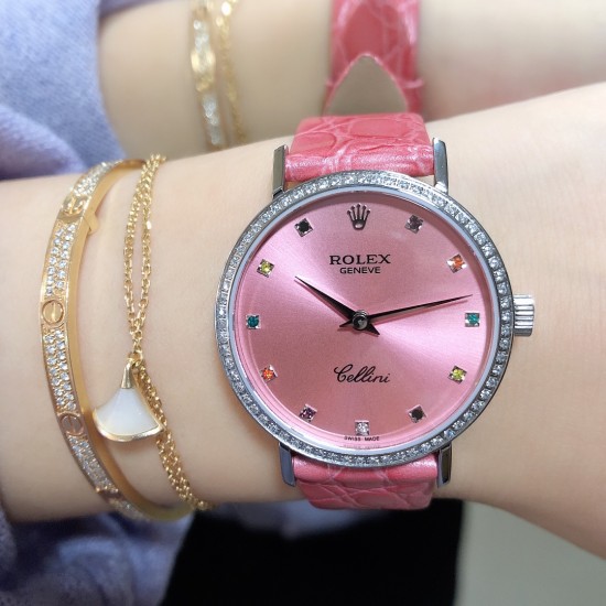实拍 劳力士2020新品女性腕表 高级腕表ROLEX,一见倾心。劳力士切利尼女款奢华版惊艳上市,表面镶嵌12颗施洛华世奇彩钻,蕴意生命多姿多彩。表盘32尺寸,适配所有女神的手腕。手表搭载进口9015机芯,厚度仅为8毫米,足够薄,让您佩戴更舒适! 实拍 劳力士2020新品女性腕表 高级腕表ROLEX,一见倾心。劳力士切利尼女款奢华版惊艳上市,表面镶嵌12颗施洛华世奇彩钻,蕴意生命多姿多彩。表盘32尺寸,适配所有女神的手腕。手表搭载进口9015机芯,厚度仅为8毫米,足够薄,让您佩戴更舒适!
