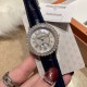 实拍 积家-Jaeger-LeCoultre DAZZLING RENDEZ- VOUS MOON约会系列月相珠宝腕表月之女神,是浪漫与柔美的象征,她掌管着大自然中的潮起潮落和季节更替,是艺术家与诗人们的灵感源泉,在温润莹亮的白色珍珠母贝映衬下,晶莹璀璨的钻石散发出夜空般的静谧之美,表圈镶嵌108颗钻石,组成两个环绕表壳的同心圆。由36颗以爪镶工艺镶嵌的钻石组成的外圈,为光芒闪耀的表圈营造出轻盈美妙的质感,尺寸36mm的精钢表壳搭配进口瑞士石英,采用蓝宝石水晶玻璃。 实拍 积家-Jaeger-LeCoultre DAZZLING RENDEZ- VOUS MOON约会系列月相珠宝腕表月之女神,是浪漫与柔美的象征,她掌管着大自然中的潮起潮落和季节更替,是艺术家与诗人们的灵感源泉,在温润莹亮的白色珍珠母贝映衬下,晶莹璀璨的钻石散发出夜空般的静谧之美,表圈镶嵌108颗钻石,组成两个环绕表壳的同心圆。由36颗以爪镶工艺镶嵌的钻石组成的外圈,为光芒闪耀的表圈营造出轻盈美妙的质感,尺寸36mm的精钢表壳搭配进口瑞士石英,采用蓝宝石水晶玻璃。