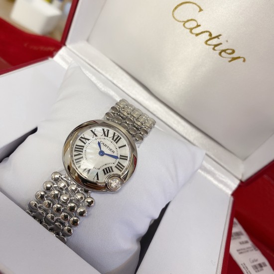 新款卡地亚BALLON BLANC DE CARTIER 女士腕表瑞士石英蓝宝石水晶玻璃表盘材质镀银阳光射线纹饰磨砂表盘 剑形镀金指针 表壳材质镶嵌明亮式切割圆钻 4时位置镶嵌明亮式切割圆钻 表径30毫米厚度8.40毫米 新款卡地亚BALLON BLANC DE CARTIER 女士腕表瑞士石英蓝宝石水晶玻璃表盘材质镀银阳光射线纹饰磨砂表盘 剑形镀金指针 表壳材质镶嵌明亮式切割圆钻 4时位置镶嵌明亮式切割圆钻 表径30毫米厚度8.40毫米