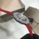 萧邦Happy Diamonds系列特别款!2019年官网力推款!2018即将过去,新的一年从元旦开始!枫叶美丽并寓意着坚毅精神!即代表永恒爱情送给恋人,也代表对美好的回忆,可送给一路陪伴的朋友,还代表一种岁月的轮回。1比1超前做工同步首发!表面配置三块蓝宝石防刮玻璃,瑞士朗达机芯,尺寸:外径34mm内径14mm。表带14/12。 萧邦Happy Diamonds系列特别款!2019年官网力推款!2018即将过去,新的一年从元旦开始!枫叶美丽并寓意着坚毅精神!即代表永恒爱情送给恋人,也代表对美好的回忆,可送给一路陪伴的朋友,还代表一种岁月的轮回。1比1超前做工同步首发!表面配置三块蓝宝石防刮玻璃,瑞士朗达机芯,尺寸:外径34mm内径14mm。表带14/12。