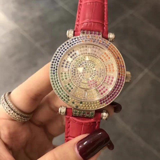 FRANCK MULLER【法兰克•穆勒】神秘时间 玩转表界 2020年新款女式腕表,官网同步更新,奢华的经典著作当属FM出品,纯钢外壳,镶嵌施华洛世奇水晶,高端的奢华与尊贵,经典满钻字面,突破设计风格和寓意深刻,改变需要新形象,你值得拥有。进口2836全自动机械,蓝宝石镜面,亮色真牛皮表带。尺寸大号42mm 小号38mm FRANCK MULLER【法兰克•穆勒】神秘时间 玩转表界 2020年新款女式腕表,官网同步更新,奢华的经典著作当属FM出品,纯钢外壳,镶嵌施华洛世奇水晶,高端的奢华与尊贵,经典满钻字面,突破设计风格和寓意深刻,改变需要新形象,你值得拥有。进口2836全自动机械,蓝宝石镜面,亮色真牛皮表带。尺寸大号42mm 小号38mm