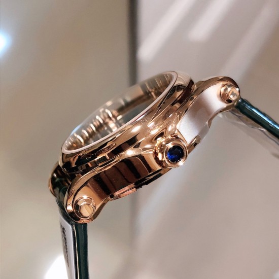 实拍 原单工厂品质 【欧洲版本全球限量款】【30mm】萧邦HAPPYDIAMONDS系列,翡翠绿来啦!都说男戴万国女戴萧邦 有金(进)有钻(赚)寓意也很好。表盘内的钻石滚珠可自由滑行转动,5钻时来运转 财运滚滚。绿色美洲鳄鱼皮 这个绿色简直不要太好看了 表盘30mm大小 一种半钢半金,一种全玫瑰金,蓝宝石三层玻璃镜面,自动上链机械机芯。 实拍 原单工厂品质 【欧洲版本全球限量款】【30mm】萧邦HAPPYDIAMONDS系列,翡翠绿来啦!都说男戴万国女戴萧邦 有金(进)有钻(赚)寓意也很好。表盘内的钻石滚珠可自由滑行转动,5钻时来运转 财运滚滚。绿色美洲鳄鱼皮 这个绿色简直不要太好看了 表盘30mm大小 一种半钢半金,一种全玫瑰金,蓝宝石三层玻璃镜面,自动上链机械机芯。