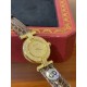 鳄鱼皮新品发布 奢华版满天星镶钻表盘卡地亚小旋风must de小金表vintage中古断货王，性价比高闭眼入。神仙颜值美绝trinity，小孩子才做选择，成年人都是all in![色]表径24mm，超薄厚度5.8mm，搭载瑞士石英机芯，罗马刻度奶油盘，简洁大两针，后镶天然美钻搭配鳄鱼皮表带更奢华超级闪。可仙可盐可甜，精致优雅上手绝美。时尚是一个经典的轮回～说不定今年的复古风，你就是走得最驾轻就熟的一个。推荐指数：⭐⭐⭐⭐⭐