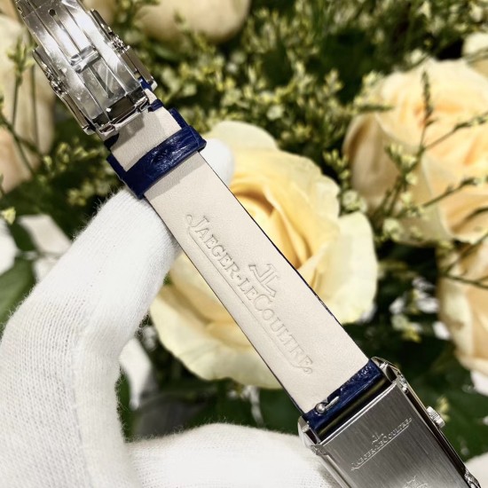 实拍 调美价 积家Jaeger Revers one一号翻转腕表 !翻转真的是好看到爆炸积家翻转系列3288420 !低调有历史底蕴!尺寸40.1*20独具一格,进口朗达机芯稳定持久,烧钢蓝指针芳泽无加,午夜蓝色的小牛皮如精灵般俏皮可爱 ,加上原装表扣独特100%的还原度。优雅的气质,精致的翻转结构,精美的做工,腕间璀璨美钻照亮倾心时刻,会让佩戴者赏心悦目,爱不释手。2020大旱望云,愿所有的美好都能如期而至。认准实拍细节!小红书爆款推荐!鳄鱼皮 实拍 调美价 积家Jaeger Revers one一号翻转腕表 !翻转真的是好看到爆炸积家翻转系列3288420 !低调有历史底蕴!尺寸40.1*20独具一格,进口朗达机芯稳定持久,烧钢蓝指针芳泽无加,午夜蓝色的小牛皮如精灵般俏皮可爱 ,加上原装表扣独特100%的还原度。优雅的气质,精致的翻转结构,精美的做工,腕间璀璨美钻照亮倾心时刻,会让佩戴者赏心悦目,爱不释手。2020大旱望云,愿所有的美好都能如期而至。认准实拍细节!小红书爆款推荐!鳄鱼皮