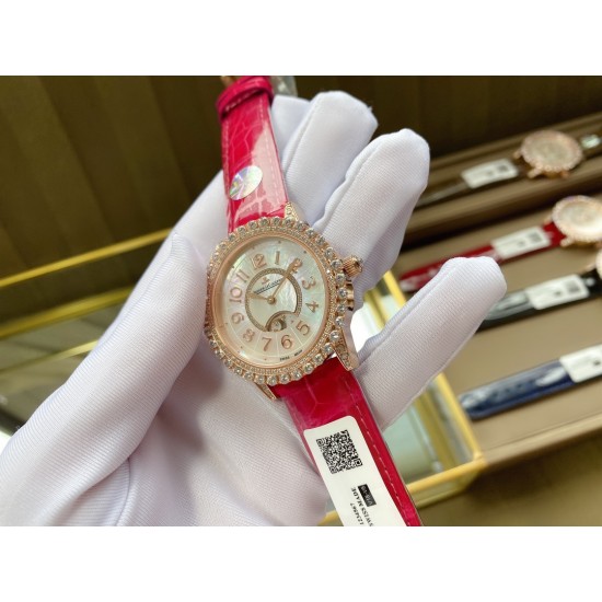 实拍 v18出品 狠货来袭 积家 约会大师 升级版最新24小时日月星辰 日月分明 女士腕表 珠宝镶钻设计风格首次使用高级珠宝的爪镶工艺而非常罕见轨道镶嵌!采用锆石材料。鲜艳光泽强!壳套:珠宝镶钻表壳、316L精钢玻璃:采用蓝宝石水晶表镜表盘:珍珠母贝镶钻表盘、台湾厂立体数字真钉立体!太阳月亮浮现出立体效果24小时日月分明表带:美洲鳄鱼皮表带尺寸:直径36mm,厚度8.8mm机芯:瑞士进口机芯体现出高贵优雅气质、材质进口质量保证零0⃣返修 实拍 v18出品 狠货来袭 积家 约会大师 升级版最新24小时日月星辰 日月分明 女士腕表 珠宝镶钻设计风格首次使用高级珠宝的爪镶工艺而非常罕见轨道镶嵌!采用锆石材料。鲜艳光泽强!壳套:珠宝镶钻表壳、316L精钢玻璃:采用蓝宝石水晶表镜表盘:珍珠母贝镶钻表盘、台湾厂立体数字真钉立体!太阳月亮浮现出立体效果24小时日月分明表带:美洲鳄鱼皮表带尺寸:直径36mm,厚度8.8mm机芯:瑞士进口机芯体现出高贵优雅气质、材质进口质量保证零0⃣返修