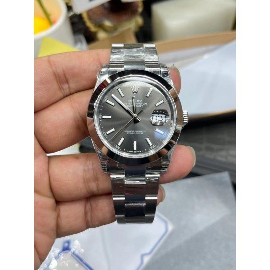 ROLEX 劳力士 蚝式恒动日志型41mm系列腕表,直径41mm,经典的蚝式表壳搭配三角坑纹外圈,把头采用旋入式设计,抗刮损蓝水晶玻璃,防反光凸透式放大(2.5倍)日历窗,隐蔽式摺叠皇冠带扣,矜持有度秀而不媚 恒久优雅! ROLEX 劳力士 蚝式恒动日志型41mm系列腕表,直径41mm,经典的蚝式表壳搭配三角坑纹外圈,把头采用旋入式设计,抗刮损蓝水晶玻璃,防反光凸透式放大(2.5倍)日历窗,隐蔽式摺叠皇冠带扣,矜持有度秀而不媚 恒久优雅!
