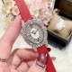 实拍 萧邦 LHEURE DU DIAMANT MEDIUM OVAL 此款LHeure du Diamant 椭圆形切割贝壳雕纹镶钻表盘 环以点缀钻石的表圈 优雅气韵 时尚风格和萧邦精湛的手工艺尽显无遗 光华耀眼 实拍 萧邦 LHEURE DU DIAMANT MEDIUM OVAL 此款LHeure du Diamant 椭圆形切割贝壳雕纹镶钻表盘 环以点缀钻石的表圈 优雅气韵 时尚风格和萧邦精湛的手工艺尽显无遗 光华耀眼