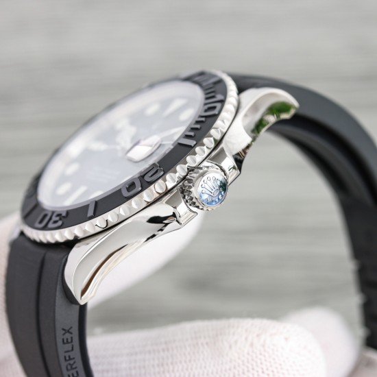 C厂 劳力士 ROLEX FC1 游艇名仕YACHT-MASTER 42mm 新品白游艇。正品开模，双向旋转外圈，不再松松垮垮，力度手感正品调教；亚洲手腕尺寸橡胶胶带按正品工艺包覆金属片，搭载2824全自动机械机芯 持久耐用且舒服；表壳上的钢印跟正品一样，不是普通刻字