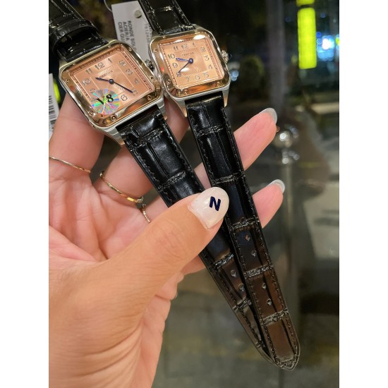 v8台湾厂 2021年最新款限量版 卡地亚山度士超薄杜蒙系列腕表,情侣款对表,中性表款 台湾厂做工质量杠杠!深度防水表壳:316L精钢3件套表壳玻璃:蓝宝石水晶镜面机芯:瑞士进口瑞士石英字面:经典罗马数字时标表带:意大利进口头层小牛皮表带表扣:精钢原装针扣 式表扣 v8台湾厂 2021年最新款限量版 卡地亚山度士超薄杜蒙系列腕表,情侣款对表,中性表款 台湾厂做工质量杠杠!深度防水表壳:316L精钢3件套表壳玻璃:蓝宝石水晶镜面机芯:瑞士进口瑞士石英字面:经典罗马数字时标表带:意大利进口头层小牛皮表带表扣:精钢原装针扣 式表扣