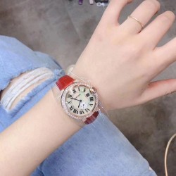 卡地亚 CARTIER 蓝气球奢华系列，316L精钢材质，简约又别具品味，摒弃了现代盛行的繁复华丽的修饰，以简约重新诠释唯美，打造独家高品质，采用高级珍珠贝母制作出表盘，优雅精致高贵气质尽显无漏。尺寸36mm*12mm。