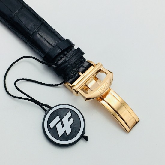 ZF Factory力作 万国IWC波涛菲诺系列多功能计时码表儒雅登场,修正市面之前所有版本的任何不足,优雅步调,姗姗来迟。【表壳】腕表尺寸42mmX13.5mm。ZF还原拥有完美圆形弧度的表壳,充斥着业界最高级的抛光打磨工艺,效果追赶正品。线条流畅,光泽闪耀。【机芯】采用稳定异常的上海7750机芯改原装Cal.79320型芯,不仅所有功能同步原装,操作手感也能吻合。【表带 扣】采用意大利小牛皮,搭配ZF出品最高版本的IWC万国折叠表扣ZF出品世界第二IWC波涛计时,友情各路表友品鉴! ZF Factory力作 万国IWC波涛菲诺系列多功能计时码表儒雅登场,修正市面之前所有版本的任何不足,优雅步调,姗姗来迟。【表壳】腕表尺寸42mmX13.5mm。ZF还原拥有完美圆形弧度的表壳,充斥着业界最高级的抛光打磨工艺,效果追赶正品。线条流畅,光泽闪耀。【机芯】采用稳定异常的上海7750机芯改原装Cal.79320型芯,不仅所有功能同步原装,操作手感也能吻合。【表带 扣】采用意大利小牛皮,搭配ZF出品最高版本的IWC万国折叠表扣ZF出品世界第二IWC波涛计时,友情各路表友品鉴!
