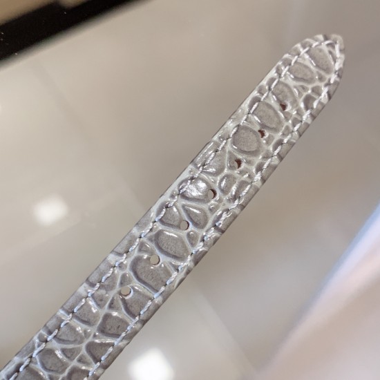 实拍 小红书强推 新色 FranckMuller 法兰克穆勒腕表是世界最知名的高级腕表品牌之一,也是无数男女明星的热捧之物。小酒桶型上手更潮,瑞士石英,表壳后盖桥形设计,贴手型 316上等精钢.尺寸26mm 实拍 小红书强推 新色 FranckMuller 法兰克穆勒腕表是世界最知名的高级腕表品牌之一,也是无数男女明星的热捧之物。小酒桶型上手更潮,瑞士石英,表壳后盖桥形设计,贴手型 316上等精钢.尺寸26mm