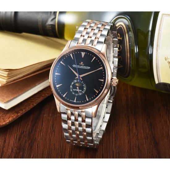 Jaeger-leCoultre Master Ultra Thin Moon积家超薄月相大师系列42mm腕表,简洁的线条设计,赏心悦目的表盘。 显示令表盘尽显活力,6位24小时指针宛如一幕和谐美妙的腕上芭蕾。透过玻璃底盖,机芯运行一目了然。这款厚度仅5.8毫米的超薄机芯向世人证实,超凡的技艺和极尽复杂的功能可以在狭小的空间内完美展现。顶级出品 精品不断 Jaeger-leCoultre Master Ultra Thin Moon积家超薄月相大师系列42mm腕表,简洁的线条设计,赏心悦目的表盘。 显示令表盘尽显活力,6位24小时指针宛如一幕和谐美妙的腕上芭蕾。透过玻璃底盖,机芯运行一目了然。这款厚度仅5.8毫米的超薄机芯向世人证实,超凡的技艺和极尽复杂的功能可以在狭小的空间内完美展现。顶级出品 精品不断