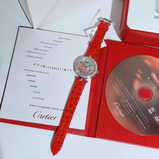 实拍 卡地亚-Cartier，狠货来袭，全真镶钻字面，瑞士石英机芯，加厚蓝宝石镜面[强]搭配美洲鳄鱼皮带[耶]尺寸35mm，超级漂亮、时尚不容错过！