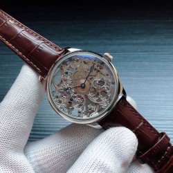 万国 IWC X5 飞行员系列 拉砂表壳 尺寸：42mm*12mm 内置手动上链机械机芯 镀膜玻璃 头层小牛皮带原装扣  简单大气镂空艺术雕花设计 优雅且精致的像个飞行员 三杰精心挑选超真实实物图拍摄 SJ为你精心挑选超真实实物图拍摄