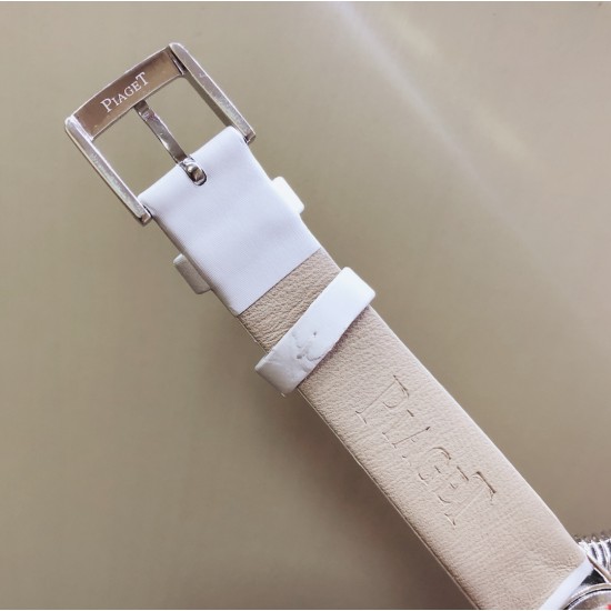 实拍 最新颜色 PIAGET伯爵 Limelight非凡珍品腕表系列 表壳直径为33mm ,电镀白金,瑞士朗达石英机芯 。手表表壳由花瓣造型上镶嵌112颗特制切割方形钻石于表圈 彰显奢华 蓝宝石水晶镜面 搭配绸缎丝绢皮。这不仅是一款非凡的腕表,更堪称一件珠宝工艺杰作,完美结合创意 打破常规的切割,彰显着珠宝腕表的优雅魅力 实拍 最新颜色 PIAGET伯爵 Limelight非凡珍品腕表系列 表壳直径为33mm ,电镀白金,瑞士朗达石英机芯 。手表表壳由花瓣造型上镶嵌112颗特制切割方形钻石于表圈 彰显奢华 蓝宝石水晶镜面 搭配绸缎丝绢皮。这不仅是一款非凡的腕表,更堪称一件珠宝工艺杰作,完美结合创意 打破常规的切割,彰显着珠宝腕表的优雅魅力