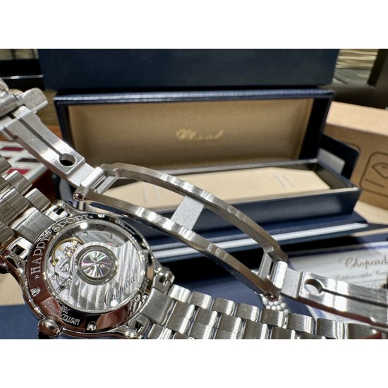 重工打造 耗时2年研发 重磅独家‼️Joie de Vivre自由流动的灵魂萧邦致敬1993年开山之作,经典全球限量1993枚Happy Sport the First。型号:278610-3001尺寸直径33毫米 重工打造 耗时2年研发 重磅独家‼️Joie de Vivre自由流动的灵魂萧邦致敬1993年开山之作,经典全球限量1993枚Happy Sport the First。型号:278610-3001尺寸直径33毫米