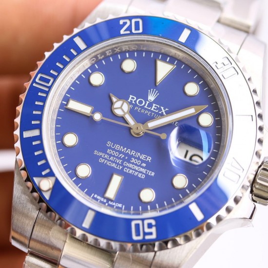 顶级做工KS出品:劳力士 蓝色水鬼 不断提高复刻效果,ROLEX劳力士 SUB水鬼 !精钢不断改进的钻研精神,特别是五大神器的业界认可,目前销量一直成上升趋势!【尺寸】直径40mm【表镜】抗刮损蓝水晶玻璃,防反光凸透式放大日历窗【表壳】上链表冠,旋入式三扣锁三重防水系统【机芯】稳定复刻2836、36改3135自动机械机芯、【表带】蚝式三节表链【表扣】40x13mm,2836自动机械机芯,蓝宝石镜面,超强夜光,折叠扣,防水大于100米 顶级做工KS出品:劳力士 蓝色水鬼 不断提高复刻效果,ROLEX劳力士 SUB水鬼 !精钢不断改进的钻研精神,特别是五大神器的业界认可,目前销量一直成上升趋势!【尺寸】直径40mm【表镜】抗刮损蓝水晶玻璃,防反光凸透式放大日历窗【表壳】上链表冠,旋入式三扣锁三重防水系统【机芯】稳定复刻2836、36改3135自动机械机芯、【表带】蚝式三节表链【表扣】40x13mm,2836自动机械机芯,蓝宝石镜面,超强夜光,折叠扣,防水大于100米