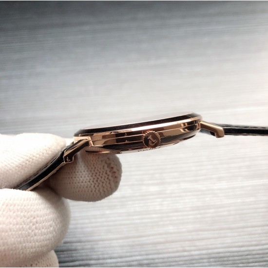 伯爵 PIAGET B0 马到成功,超薄,直径40厚度8MM,采用改装高品质手动上链机芯Cal.1400:原装一致夹板刻字,机芯稳定!蓝宝石水晶镜面,原装比例细节!特别注重手表的大小,弧度,抛光,刻字! 外壳均采用真空电镀,特别是白金款式光亮不掉色,纯正316进口钢材使整表更有坠感,欢迎比对!双面进口意大利小牛皮和原装扣! 三十米防水! 伯爵 PIAGET B0 马到成功,超薄,直径40厚度8MM,采用改装高品质手动上链机芯Cal.1400:原装一致夹板刻字,机芯稳定!蓝宝石水晶镜面,原装比例细节!特别注重手表的大小,弧度,抛光,刻字! 外壳均采用真空电镀,特别是白金款式光亮不掉色,纯正316进口钢材使整表更有坠感,欢迎比对!双面进口意大利小牛皮和原装扣! 三十米防水!