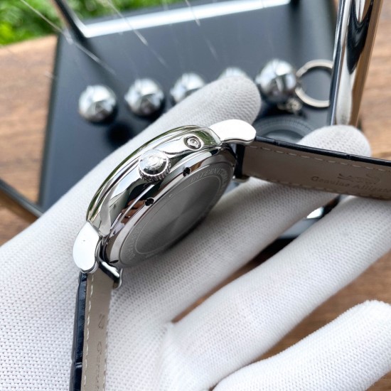实物拍摄品牌：江诗丹顿 -Vacheron Constantin  类型：[酷]男士腕表表壳：316精钢（做工优质）表带：进口真牛皮/原装针扣机芯：进口西铁城8215全自动机械机芯（走时稳定）玻璃：高级强化镀膜镜面尺寸：直径40mm，厚度12.5mm