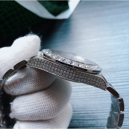劳力士 ROLEX R40 116610 Submariner白金满钻系列劳力士满钻系列 116610 Submariner 耗时10个月改装满钻石男士款 搭载2813全自动自动机械 精钢镶钻表壳 实心厚重钢带精选进口光彩闪耀钻 超强夜光 尺寸40x13mm 重量155g 精心制作 三杰精致推荐男士机械腕表 SJ为你精心制作超真实实物图拍摄 劳力士 ROLEX R40 116610 Submariner白金满钻系列劳力士满钻系列 116610 Submariner 耗时10个月改装满钻石男士款 搭载2813全自动自动机械 精钢镶钻表壳 实心厚重钢带精选进口光彩闪耀钻 超强夜光 尺寸40x13mm 重量155g 精心制作 三杰精致推荐男士机械腕表 SJ为你精心制作超真实实物图拍摄