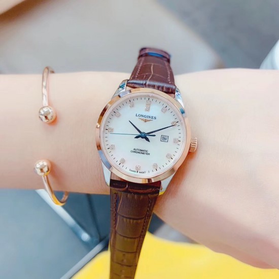 皮带钢带同价机械「Longines开创者系列 赵丽颖 同款型号:L2.320.4.11.6(可佩戴原装质感牛皮)这是浪琴首个所有表款均被授以瑞士天文台认证(COSC)的腕表系列。此款女表采用超薄进口西铁城6t15机芯- 直径30 蓝宝石玻璃镜面防刮效果 316精钢打造与原装一样细节标准 背透设计清晰可见机芯的律动,出席任何场合尽显优雅个性真我态度。钻石圈口璀璨夺目非你莫属! 皮带钢带同价机械「Longines开创者系列 赵丽颖 同款型号:L2.320.4.11.6(可佩戴原装质感牛皮)这是浪琴首个所有表款均被授以瑞士天文台认证(COSC)的腕表系列。此款女表采用超薄进口西铁城6t15机芯- 直径30 蓝宝石玻璃镜面防刮效果 316精钢打造与原装一样细节标准 背透设计清晰可见机芯的律动,出席任何场合尽显优雅个性真我态度。钻石圈口璀璨夺目非你莫属!