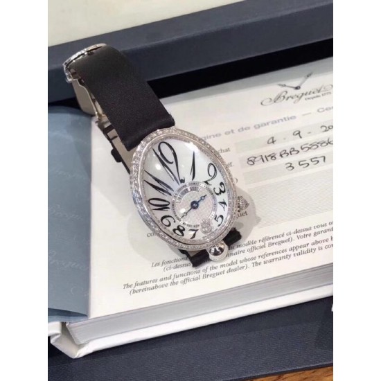 Breguet-宝玑 那不勒斯皇后系列!蓝宝石拱桥弧形玻璃 表盘用天然白色珍珠母贝 阿拉伯数字时符 经典的蓝钢宝玑指针 6点位设有一颗水钻 那不勒斯皇后款 绝对的女神气质名媛款 最重要的是百搭得来不失少女心 必入款❗带上一秒变女神,各种派对,晚会,聚会,约会,发布会,让你BlingBling。 Breguet-宝玑 那不勒斯皇后系列!蓝宝石拱桥弧形玻璃 表盘用天然白色珍珠母贝 阿拉伯数字时符 经典的蓝钢宝玑指针 6点位设有一颗水钻 那不勒斯皇后款 绝对的女神气质名媛款 最重要的是百搭得来不失少女心 必入款❗带上一秒变女神,各种派对,晚会,聚会,约会,发布会,让你BlingBling。