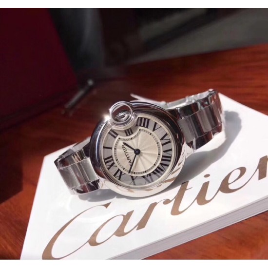 卡地亚 「 Cartier 」原装1:1复刻 、凸面弧形表壳,扭索雕纹表盘,剑形指针,在卡地亚制表世界中,Ballon Bleu 蓝气球腕表以风格细腻,格调高雅著称。 卡地亚 「 Cartier 」原装1:1复刻 、凸面弧形表壳,扭索雕纹表盘,剑形指针,在卡地亚制表世界中,Ballon Bleu 蓝气球腕表以风格细腻,格调高雅著称。