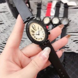 2019新款Breguet-宝玑那不勒斯皇后系列！  史上最强最美 绝对值得拥有的一款 拱桥弧形、表盘用天然白色珍珠母贝 阿拉伯数字时符 经典的蓝钢宝玑指针，完美复刻 那不勒斯皇后款 绝对的女神气质名媛款 最重要的是百搭得来不失少女心 必入款❗带上一秒变女神，各种派对，晚会，聚会，约会，发布会，让你BlingBling