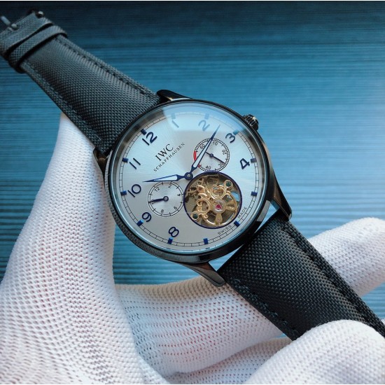 万国 (IWC ) H18 精品男士腕表, ,飞轮精选,魅力不凡,尽显精致细节与高超技艺,搭载多功能全自动机械机芯,顶级316精钢表壳,进口小牛皮表带,矿物质超强镜面,尺寸42*12,尊贵典范,绅士风范,身份的象征,展现你的独特品味!三杰精致推荐男士机械腕表 SJ为你精心打造超真实实物图拍摄 万国 (IWC ) H18 精品男士腕表, ,飞轮精选,魅力不凡,尽显精致细节与高超技艺,搭载多功能全自动机械机芯,顶级316精钢表壳,进口小牛皮表带,矿物质超强镜面,尺寸42*12,尊贵典范,绅士风范,身份的象征,展现你的独特品味!三杰精致推荐男士机械腕表 SJ为你精心打造超真实实物图拍摄