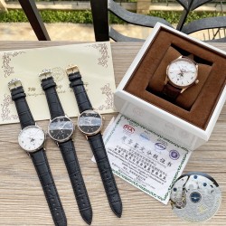 积家Jaeger Lecoultre 精品男士腕表，多功能设计，技艺精湛，独具匠心，尊贵大气，绅士风范。采用全自动机械机芯，顶级316精钢表壳，进口小牛皮表带，矿物质超强镜面，尺寸43-13