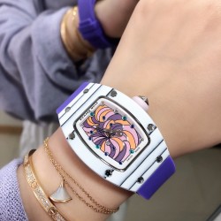 实拍 最新理查珐琅棉花糖理查德米勒 RichardMille 珐琅棉花糖 最新爆款 bon bon系列最稀有的作品！克服传统工艺打破模式！钟表最受尊敬的技术之一。不是所有人的嫁妆，棉花糖运动曲线和颜色，它们是诱人的。有了理查德米勒，实现了把棉花糖戴在你的手腕上！白色陶瓷加上黄粉绿搪瓷表盘，RM-07柔和的颜色创造了一个组合...甜蜜！糖果店的一次旅行，一个让人难以置信的艺术品。你会戴上它吗？
