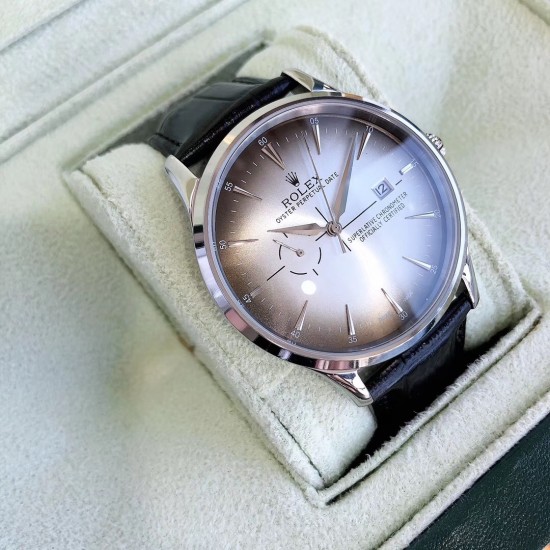 实物    拍摄品牌：劳力士-ROLEX  类型：[酷]男士腕表表壳：316精钢（做工优质）表带：进口  小牛皮(原装针扣)机芯：进口8217全自动机械机芯（走时稳定）玻璃：高级强化镀膜镜面尺寸：直径40mm，厚度12mm