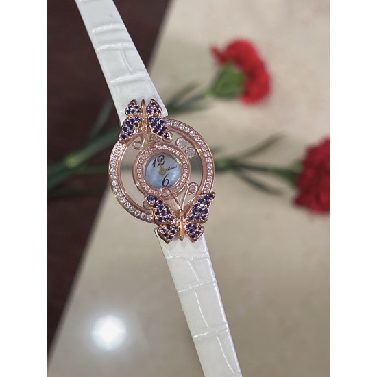 最新款 市场最高版本 ✨快乐钻肖邦一系列 让你美到没朋友的爆款 chopard（肖邦）happy sport 系列！女士腕表！这样以现代时尚的设计风格，完美呈现出女性的前卫、大方、秀气的特质瑞士ETA石英机芯[悠闲] 双层蓝宝石玻璃[强][悠闲] 尺寸:28mm，欢迎转发！