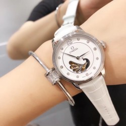 独家欧米茄-OMEGA [玫瑰][玫瑰][玫瑰]女神爆款 经典镂空系列女士机械腕表 采用进口全自动机械机芯 独具一格的孔雀开屏字面，高贵大方，316精钢表壳 超强耐磨矿物质玻璃镜面 真牛皮精致小巧 简约时尚 清秀女神必备[玫瑰][玫瑰][玫瑰]尺寸：直径36mm厚度12mm 请认准独家品质！！