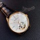 积家(Jaeger-LeCoultre)男士腕表,6字位置置设陀飞轮装置,精美的摆轮与擒纵轮不断的摆动,表盘镶贴了立体锥形的时标刻度 腕表采用42mm精钢材质! 积家(Jaeger-LeCoultre)男士腕表,6字位置置设陀飞轮装置,精美的摆轮与擒纵轮不断的摆动,表盘镶贴了立体锥形的时标刻度 腕表采用42mm精钢材质!