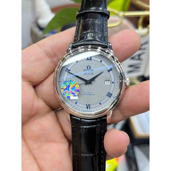 OMEGA 欧米茄 蝶飞系列 优雅纤薄的外表,完美诠释原装优雅商务的经典魅力,尺寸39.5mm。字面刻度和指针全部精磨抛亮,盘中的欧米茄电阻LOGO弧度到位,边沿处倒角自然! OMEGA 欧米茄 蝶飞系列 优雅纤薄的外表,完美诠释原装优雅商务的经典魅力,尺寸39.5mm。字面刻度和指针全部精磨抛亮,盘中的欧米茄电阻LOGO弧度到位,边沿处倒角自然!
