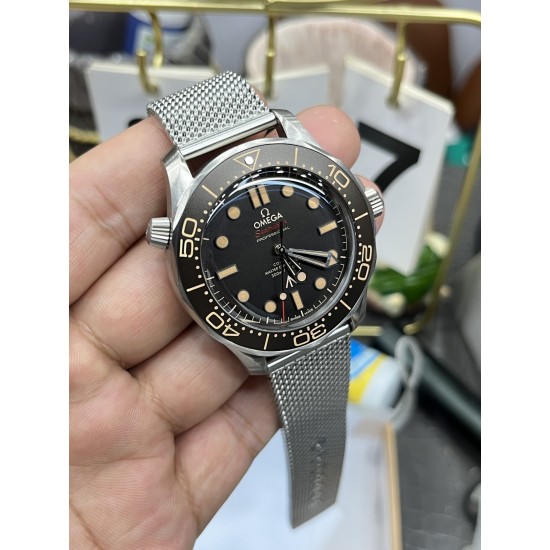 OMEGA 欧米茄 邦德007-无暇赴死,全新腕表底盖采用NAIAD LOCK锁扣设计,确保镌刻字样始终处于竖直位置。詹姆斯邦德《无暇赴死》(NoTimeToDie),将佩戴这款腕表在电影中闪耀登场。买它!就可于腕间感受邦德的迷人风范。 OMEGA 欧米茄 邦德007-无暇赴死,全新腕表底盖采用NAIAD LOCK锁扣设计,确保镌刻字样始终处于竖直位置。詹姆斯邦德《无暇赴死》(NoTimeToDie),将佩戴这款腕表在电影中闪耀登场。买它!就可于腕间感受邦德的迷人风范。