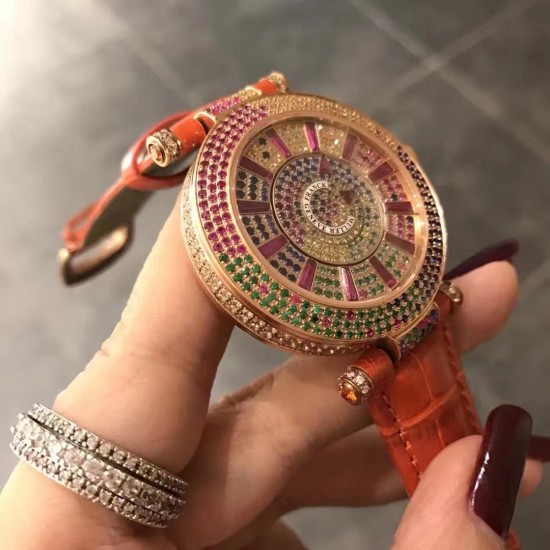 FRANCK MULLER【法兰克•穆勒】神秘时间 玩转表界 2020年新款女式腕表,官网同步更新,奢华的经典著作当属FM出品,纯钢外壳,镶嵌施华洛世奇水晶,高端的奢华与尊贵,经典满钻字面,突破设计风格和寓意深刻,改变需要新形象,你值得拥有。进口2836全自动机械,蓝宝石镜面,亮色真牛皮表带。尺寸大号42mm 小号38mm FRANCK MULLER【法兰克•穆勒】神秘时间 玩转表界 2020年新款女式腕表,官网同步更新,奢华的经典著作当属FM出品,纯钢外壳,镶嵌施华洛世奇水晶,高端的奢华与尊贵,经典满钻字面,突破设计风格和寓意深刻,改变需要新形象,你值得拥有。进口2836全自动机械,蓝宝石镜面,亮色真牛皮表带。尺寸大号42mm 小号38mm