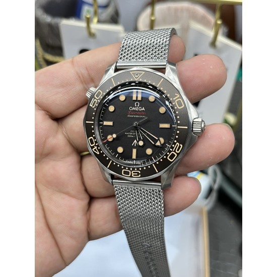OMEGA 欧米茄 邦德007-无暇赴死,全新腕表底盖采用NAIAD LOCK锁扣设计,确保镌刻字样始终处于竖直位置。詹姆斯邦德《无暇赴死》(NoTimeToDie),将佩戴这款腕表在电影中闪耀登场。买它!就可于腕间感受邦德的迷人风范。 OMEGA 欧米茄 邦德007-无暇赴死,全新腕表底盖采用NAIAD LOCK锁扣设计,确保镌刻字样始终处于竖直位置。詹姆斯邦德《无暇赴死》(NoTimeToDie),将佩戴这款腕表在电影中闪耀登场。买它!就可于腕间感受邦德的迷人风范。